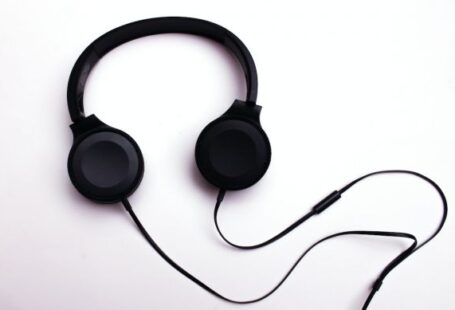 Headphones - black corded headphones