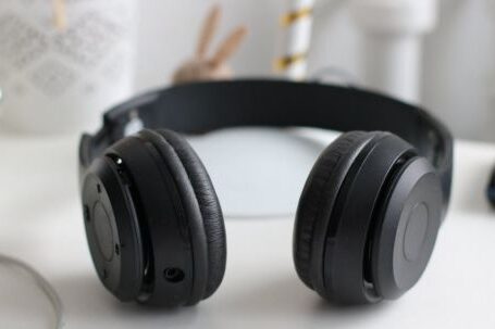 Headphones - Black Cordless Headphones