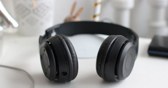 Headphones - Black Cordless Headphones